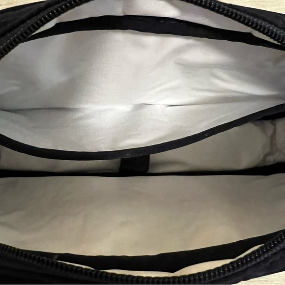 VERA BRADLEY Classic Navy Microfiber Travel Medicine Cosmetic Case Quilted - Picture 10 of 13